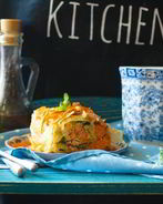 Штрудель с лососем, моцареллой и шпинатом