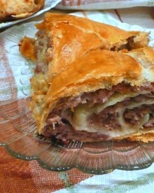 Штрудель с мясом из слоеного теста