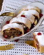 Штрудель с сухофруктами