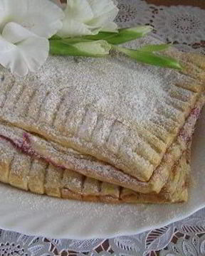 Вишневый штрудель с крыжовником