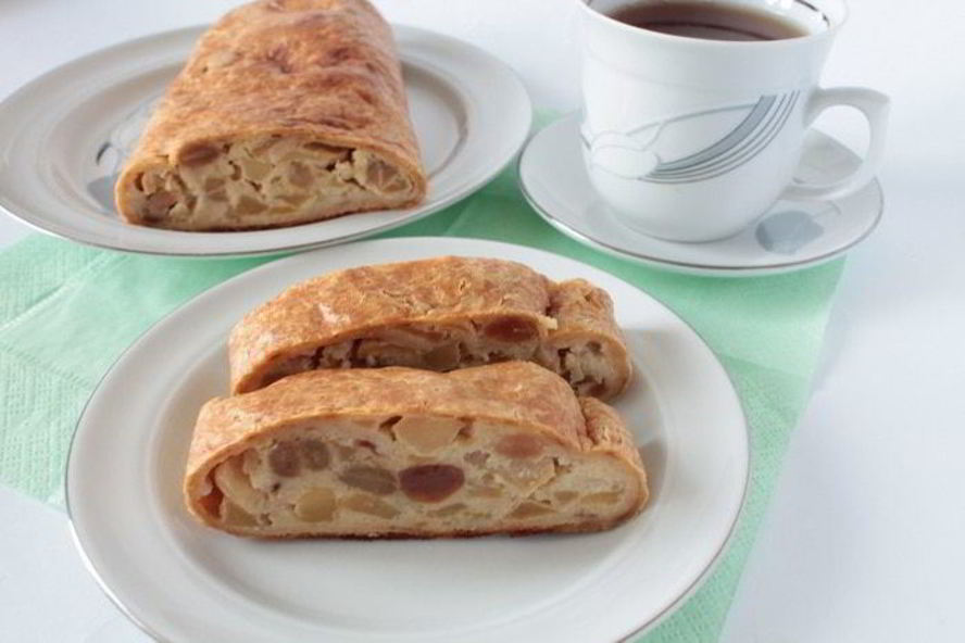 Рецепт яблочного штруделя из овсяных блинчиков