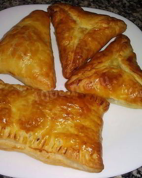 Слойки с картофелем и грибами из слоеного теста