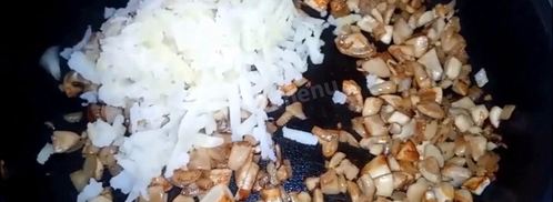 слойки с картофелем и грибами из слоеного теста. Шаг 3