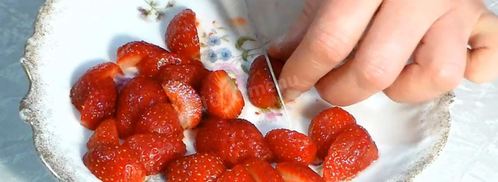 слойки с клубникой и кремом. Шаг 6