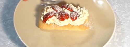 слойки с клубникой и кремом. Шаг 9