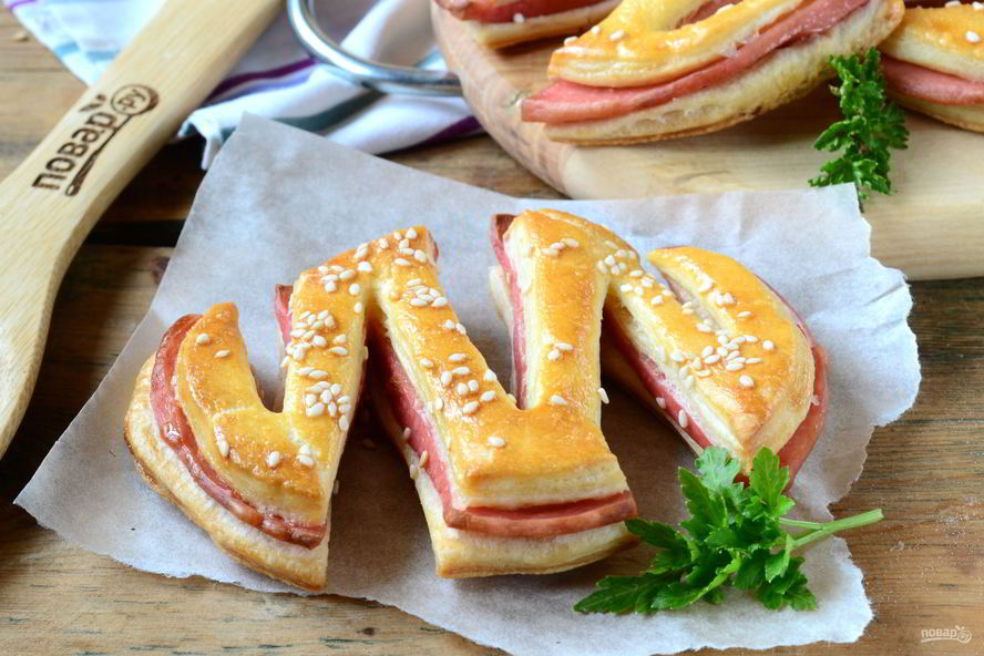 Рецепт слоек с колбасой зигзаг