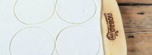 слойки с колбасой зигзаг. Шаг 3