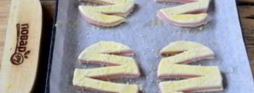 слойки с колбасой зигзаг. Шаг 5