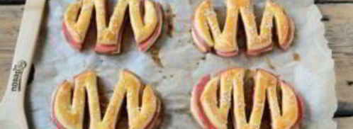 слойки с колбасой зигзаг. Шаг 6