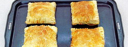 слойки с вареной сгущенкой и орехами. Шаг 10