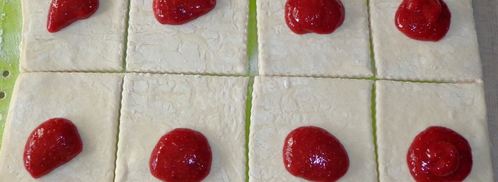 слойки с вареньем из слоеного теста. Шаг 5