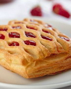 Слойки с вишней из бездрожжевого теста