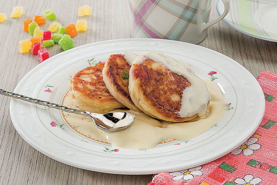 Рецепт банановых сырников с цукатами