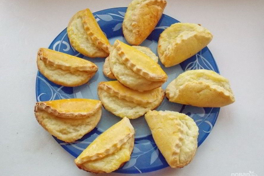Рецепт сочней с творогом из песочного теста