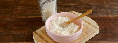 сырники из творожной массы с изюмом. Шаг 3