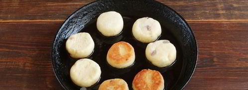 сырники из творожной массы с изюмом. Шаг 6