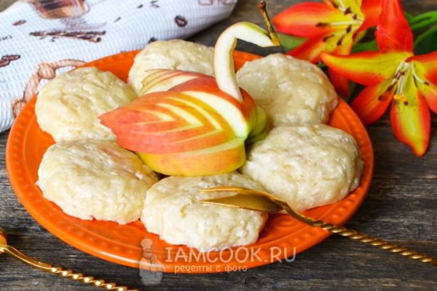 Рецепт сырников на пару с яблоком