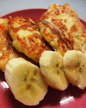 Сырники с бананом, курагой и ванильным сахаром