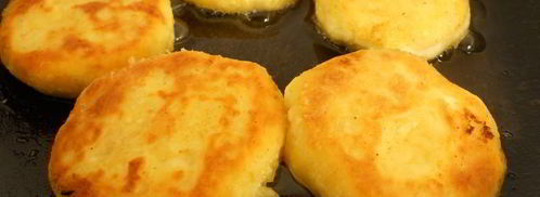 сырники с овсяными хопьями и клубнично-сметанным соусом. Шаг 3