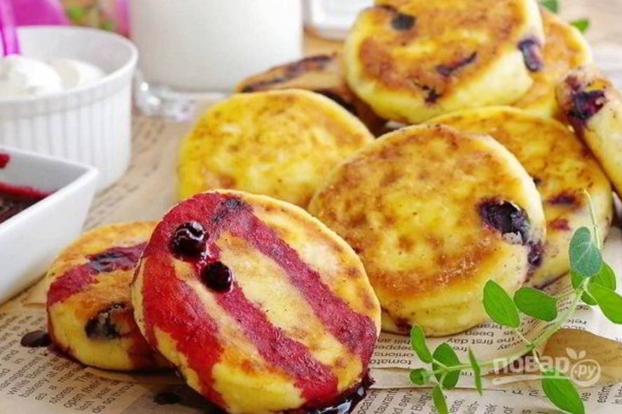 Рецепт сырников с ягодами