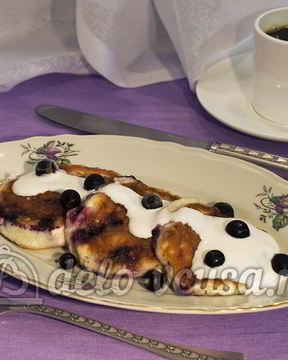 Сырники со смородиной