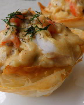 Краб Термидор в корзинке из тесто фило