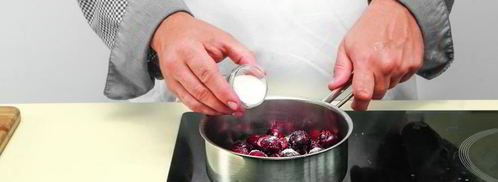 бисквит со сливочным желе и ягодами. Шаг 3