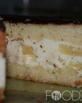 Бисквитный торт с творожным кремом