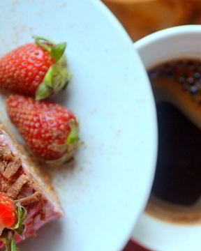 Клубнично-кофейный торт