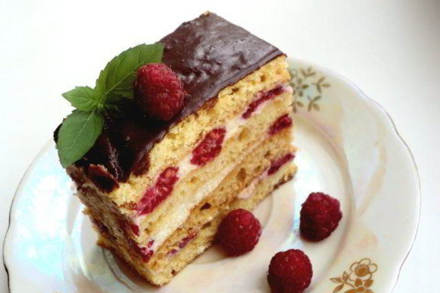 Рецепт медовика с малиной