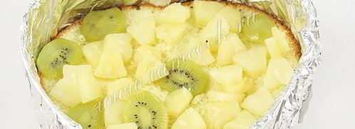 торт бисквитный с фруктами, желе и йогуртом. Шаг 14