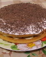 Торт с фруктами без выпечки на коржах