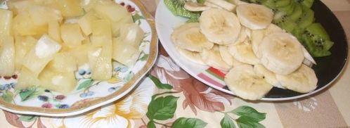 торт с фруктами без выпечки на коржах. Шаг 2