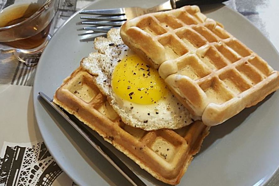 Рецепт вафель с беконом и луком