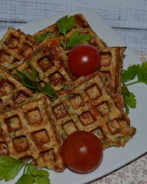 Вафли с сыром и помидором