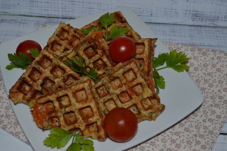 Рецепт вафель с сыром и помидором