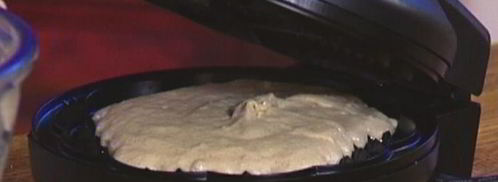 вафли с ягодами, медом и взбитыми сливками. Шаг 6