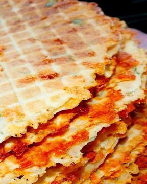 Вафли с зеленым луком и сыром