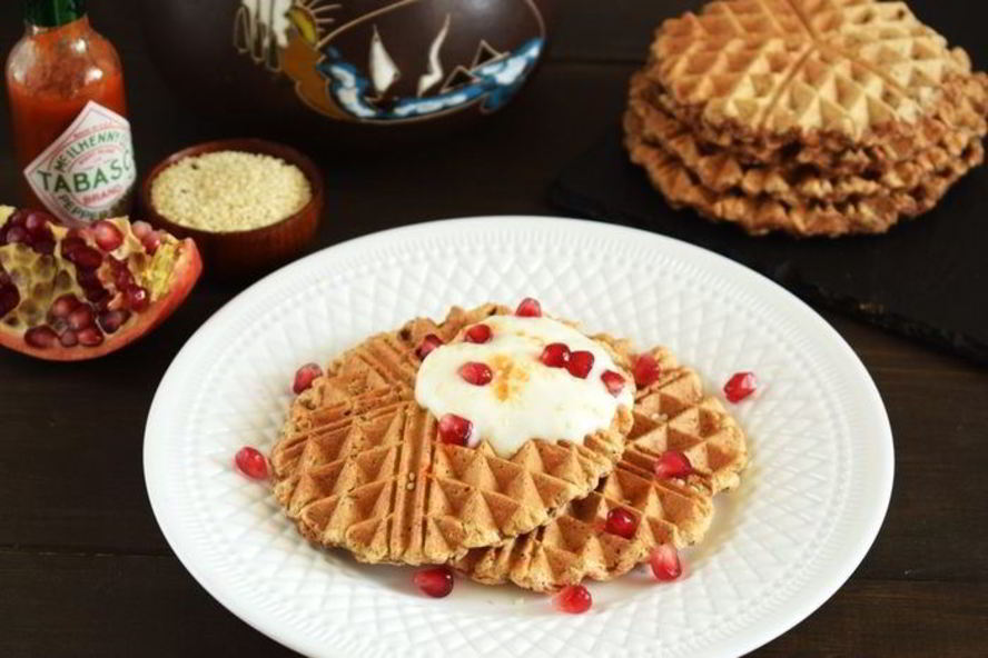 Рецепт закусочных вафель с аджикой