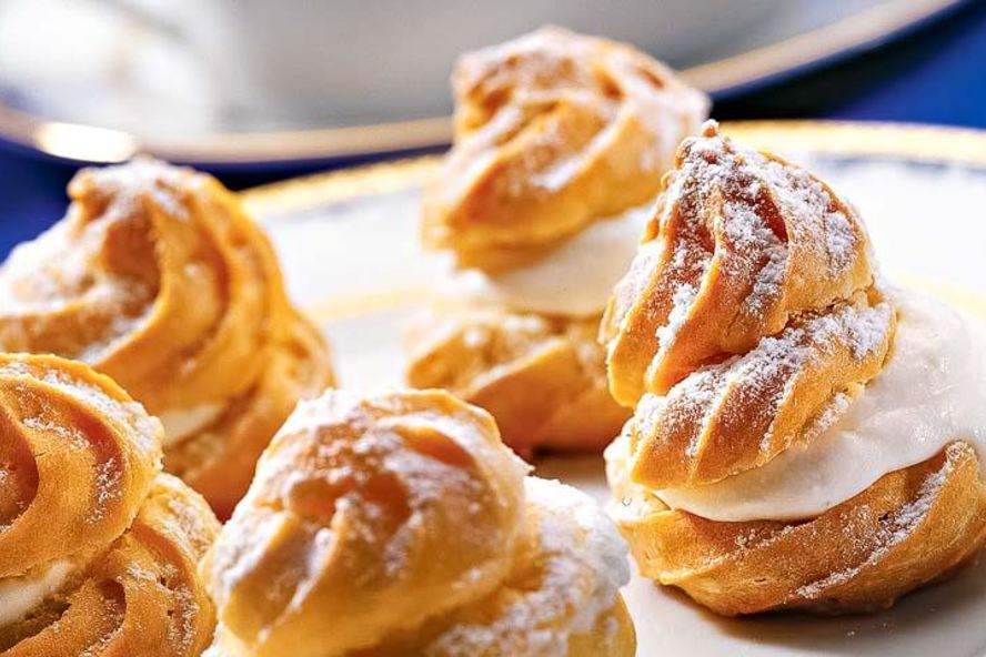 Рецепт профитролей с апельсиновым желе и взбитыми сливками