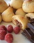 Профитроли с шоколадно-ореховым кремом