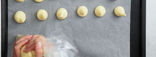 профитроли с заварным кремом и карамельным соусом. Шаг 5