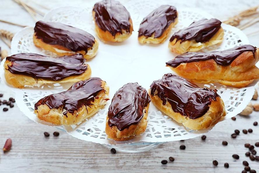 Рецепт эклеров с масляным кремом и шоколадной помадкой
