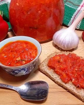 Аджика из помидор пальчики оближешь