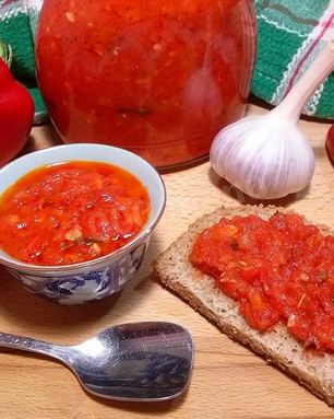 Аджика из помидор пальчики оближешь