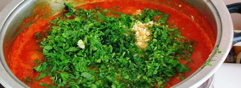 ароматная аджика со сливами и травами. Шаг 3