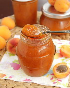 Абрикосовый джем с корицей и бадьяном