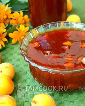 Абрикосовый джем с ядрами