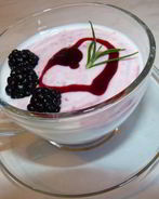 Десерт с ежевичным джемом