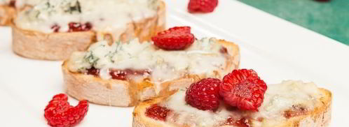 кростини с джемом и горгонзоллой. Шаг 12